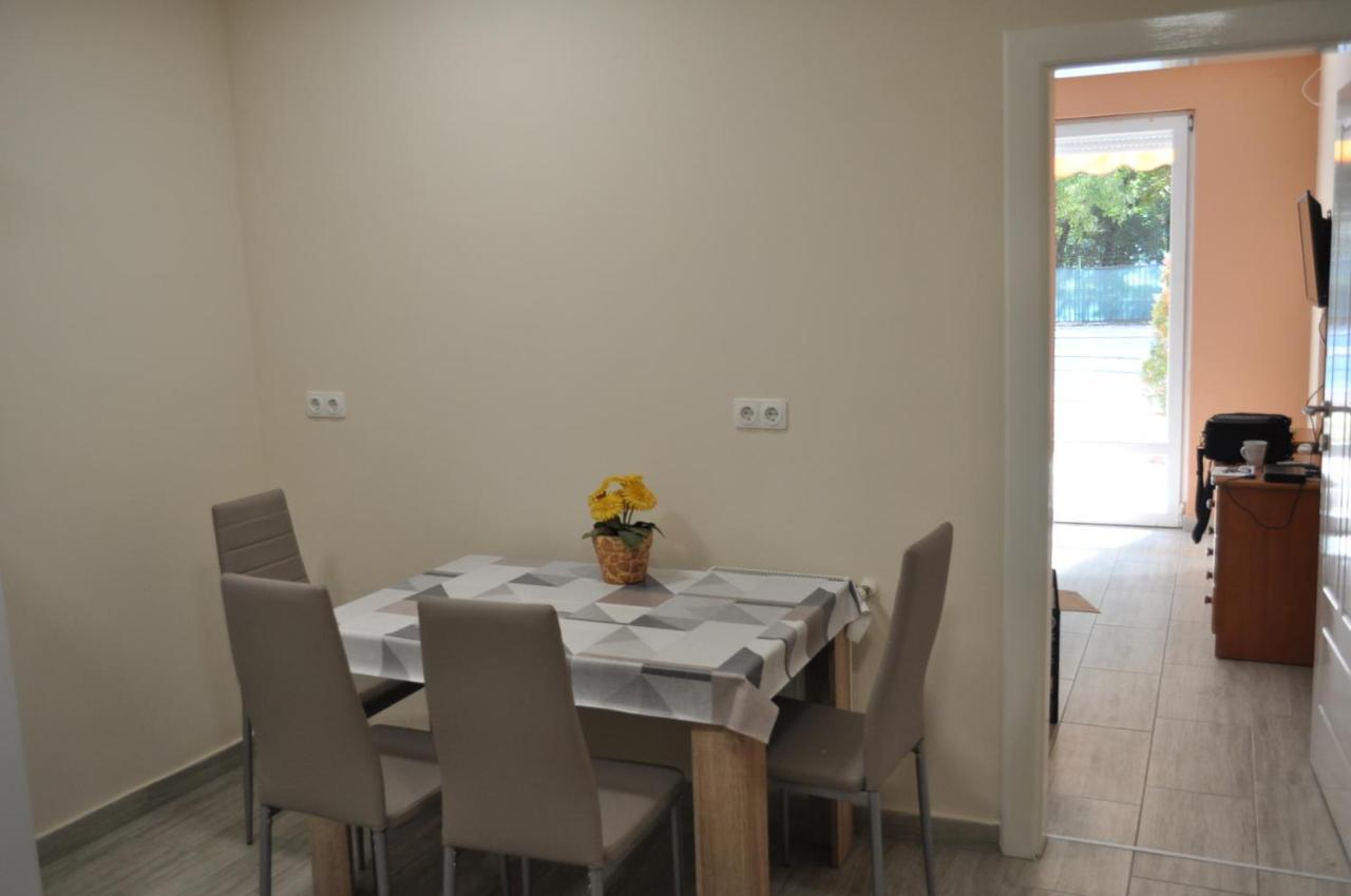 Relax Beach Apartman Hajduszoboszlo Exterior photo