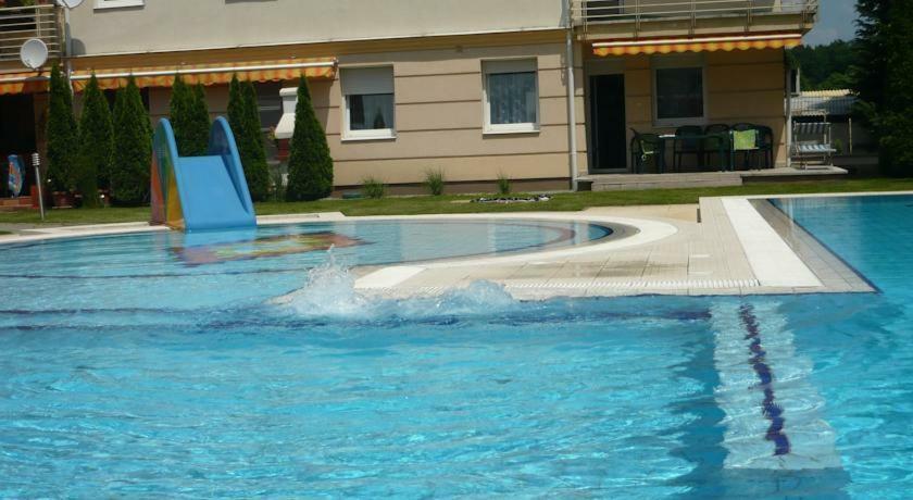 Relax Beach Apartman Hajduszoboszlo Exterior photo