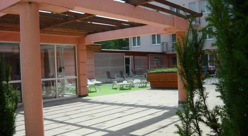 Relax Beach Apartman Hajduszoboszlo Exterior photo